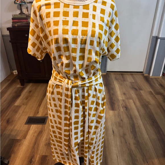 LuLaRoe Mustard and Cream Checkered Top - Picture 1 of 4